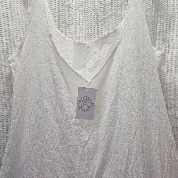 Floral Blooming NWT White Jumper Jumpsuit Wide Leg Adjustable Pockets Oversized - Picture 2 of 7